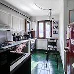 Cozy Flat In With Cinema Apartmán