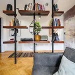 Cozy Flat In With Cinema Apartmán