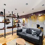 Cozy Flat In With Cinema Apartmán